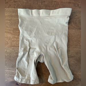 Seamless Sculpt Mid Thigh Short